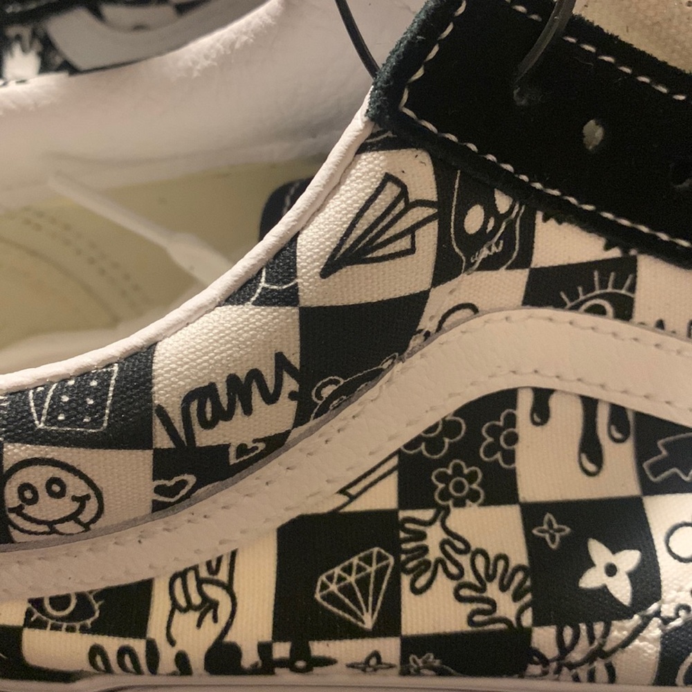 Vans men’s size 11 skate shoes black and white